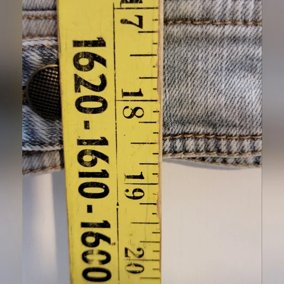 Studded Slightly Cropped Jean Jacket By Xhilaration Size Large - Picture 8 of 8